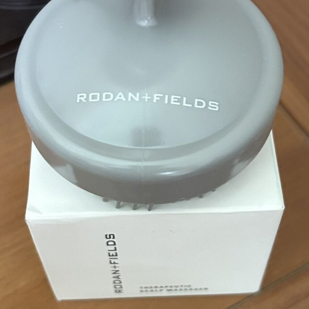 Rodan + Fields Therapeutic Scalp Massager NIB